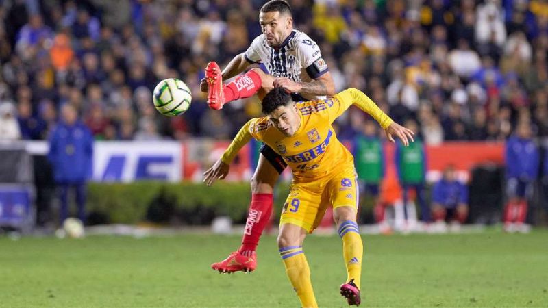 Los norteños Tigres y Monterrey se enfrentan en una de las semifinales de la liga mexicana.