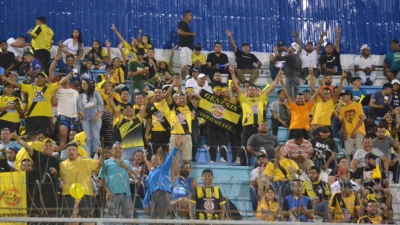 La afición del Génesis Comayagua apoyó a su equipo en todo momento.