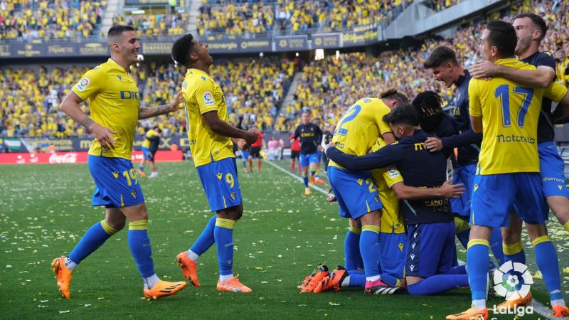 En los últimos partidos con el Cádiz el "Choco" Lozano levantó su nivel, pero se reportó lesionado ante el llamado de la Selección Nacional.