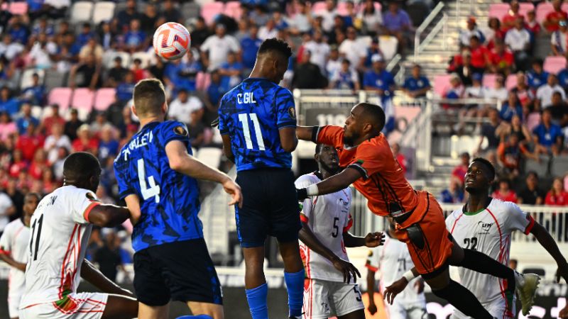 El Salvador fue sorprendido por Martinica en el inicio del Grupo C de la Copa Oro.