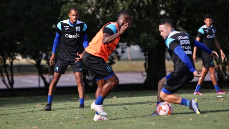 El plantel de jugadores de la Bicolor realizó el reconocimiento del Olympia Stadium de Baton Rouge de Louisian donde este domingo enfrentará a Barbados.