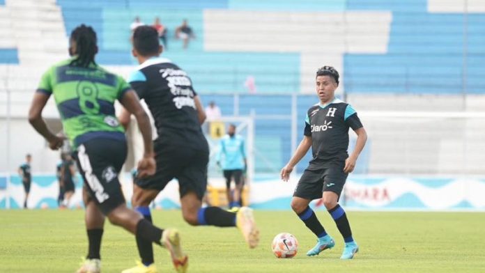 El mediocampista Henry "Cachita" Gómez se encuentra cumpliendo su segundo micro ciclo con la Selección Nacional.