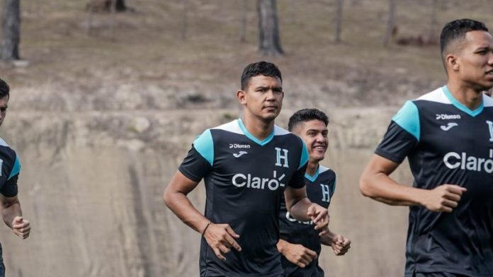 El defensa central Luis Vega dijo estar contento por su debut oficial con la Selección Nacional en el partido contra Venezuela.