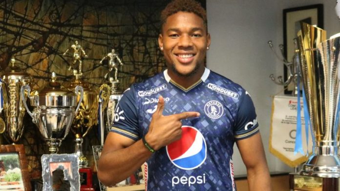 El mediocampista Yeison Mejía se convirtió este jueves en nuevo jugador del Motagua por los próximos dos años.