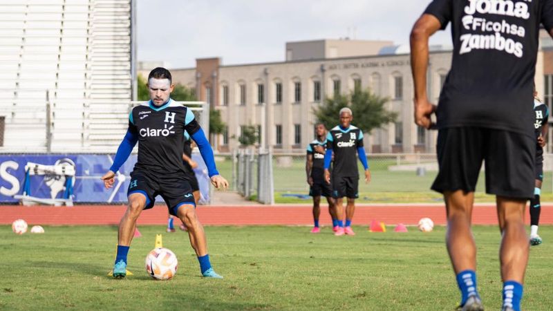 El defemnsa izquierdo, Omar Elvir, sería una de las variantes del combinado hondureño este jueves contra Qatar.