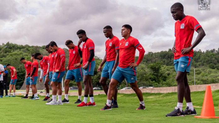 El plantel de jugadores del Olimpia continuó con los trabajos de pretemporada en el CAR.