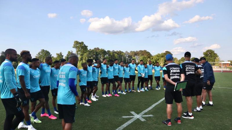 Los seleccionados nacionales realizaron su segundo día de entrenamiento en la ciudad de Houston donde enfrentarán a México en el inicio de la Copa Oro.