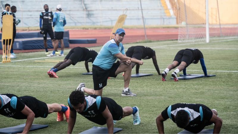 La Selección Nacional realizó su último entrenamiento en el estadio Olímpico de San Pedro Sula previo a viajar a los Estados Unidos.