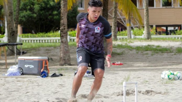 El delantero Michaell Chirinos decidió no viajar con Olimpia a la gira por Estados Unidos.