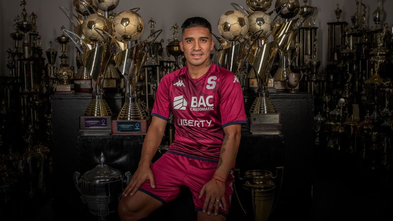 Michaell Chirinos aseguró que viene a pelear por todos los títulos con el "monstruo morado".