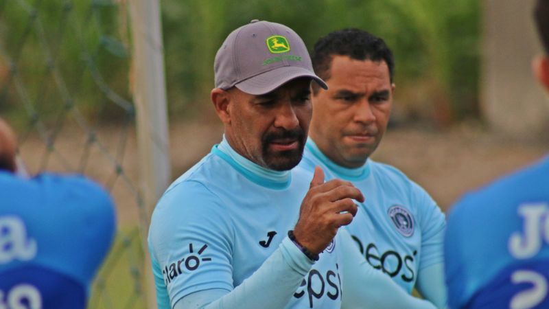 Ninrod Medina y Jorge Lozano trabajan en mejorar la defensa del Motagua.