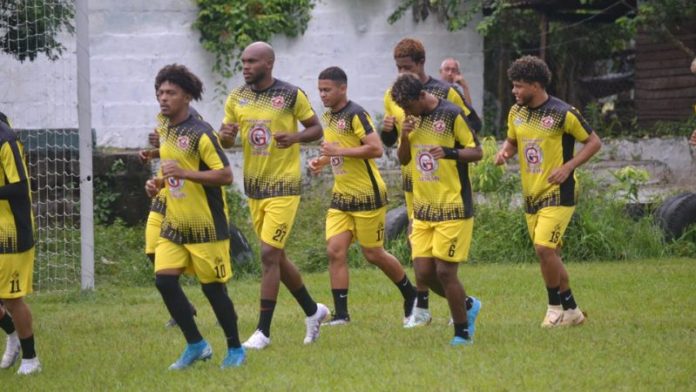 Los jugadores del equipo Génesis Comayagua entrenaron este sábado en La Ceiba.