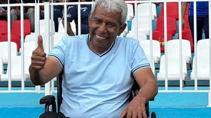 El técnico de Lobos UPNFM, Héctor Castellón, disfrutó del accionar de sus dirigidos frente a Motagua.