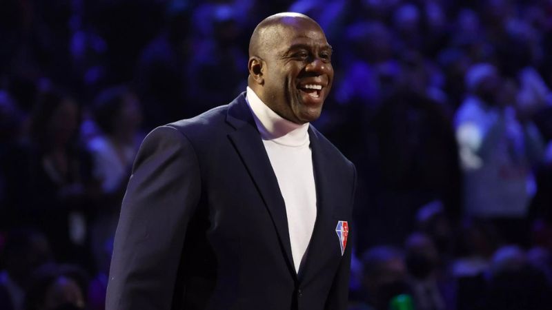 Earvin "Magic" Johnson durante un evento de la NBA en 2022.