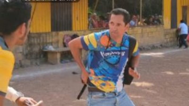 Jorge Salomón les pide a los padres de familia no llevar armas a las canchas de fútbol.