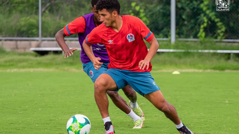 José Mario Pinto se incorporó este lunes a los entrenamientos de Olimpia luego de participar con la Selección Nacional en la Copa Oro.