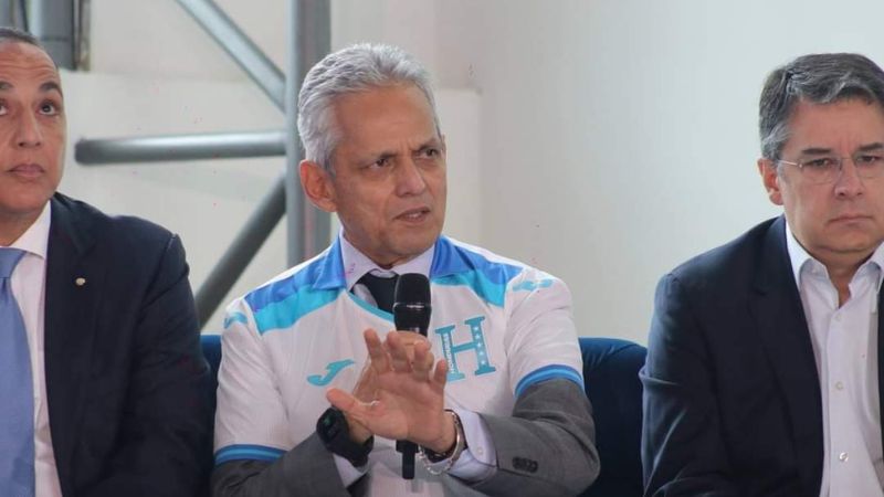 El seleccionador nacional, Reinaldo Rueda, les pide a los jugadores hondureños escribir una nueva historia.