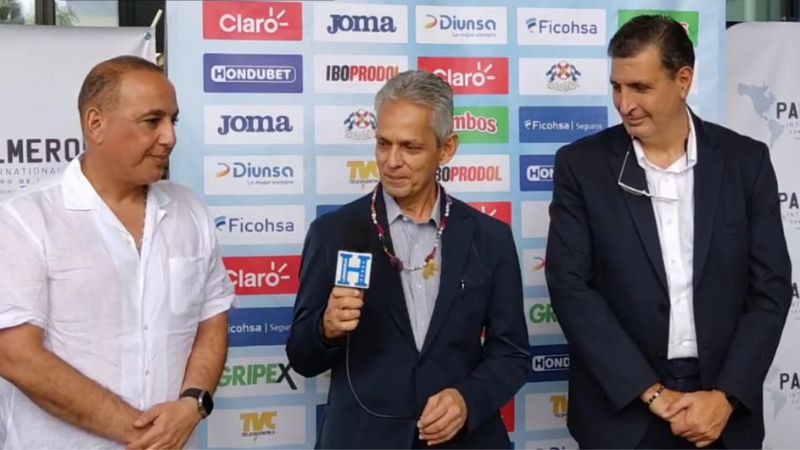 El seleccionador nacional, Reinaldo Rueda, llegó este domingo a Honduras para firmar el respectivo contrato.