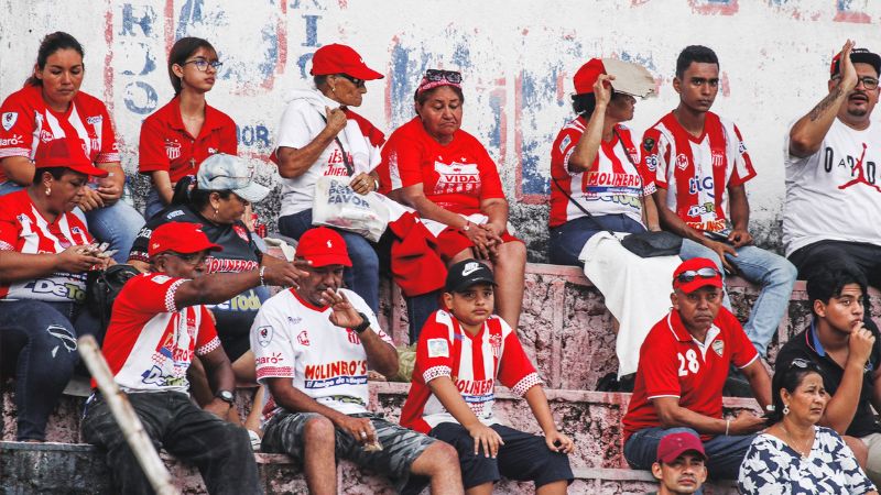 Los aficionados de Vida acompañaron a su equipo en la ciudad de Santa Ana, El Salvador.