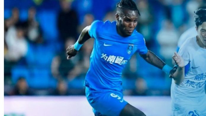 El delantero Rubilio Castillo llegó a cinco goles en la Superliga de China.