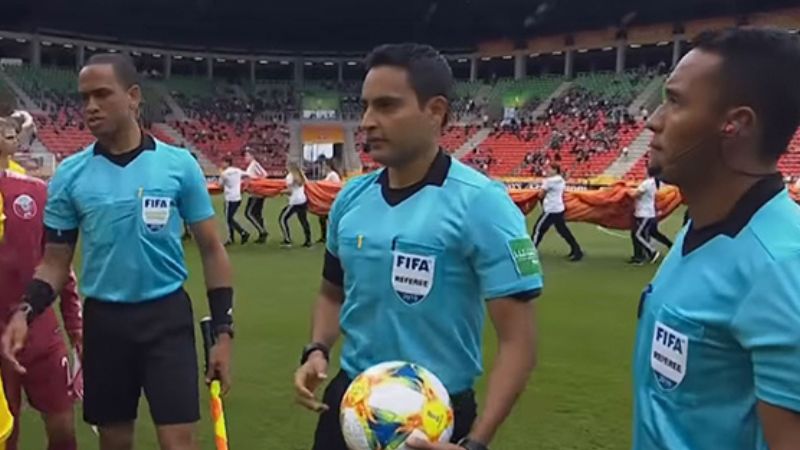 El árbitro central hondureño Saíd Martínez fue designado para dirigir el partido por los cuartos de final entre México y Costa Rica.