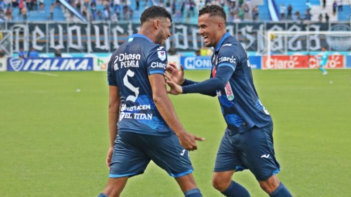 El defensa central de Motagua, Marcelo Pereira, les pide a los aficionados azules que los sigan apoyando que este es un proceso y van por buen camino.