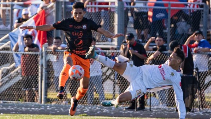 Olimpia le ganó por tercera ocasión consecutiva al Águila salvadoreño. Este domingo el resultado fue de 1-0.