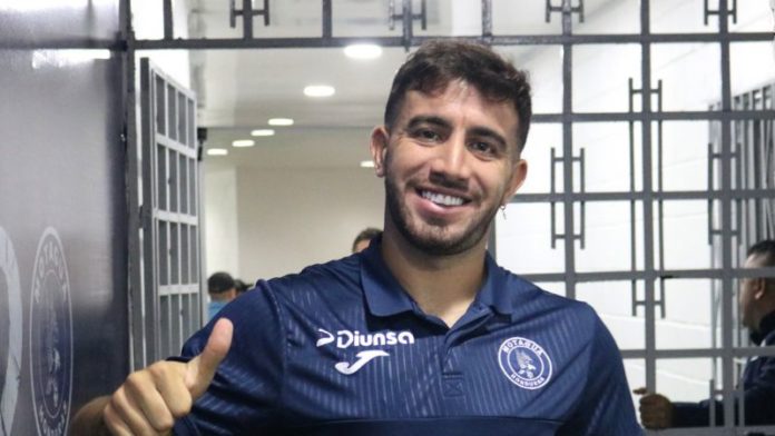 El delantero Agustín Auzmendi está desesperado porque lleguen los goles con la camisa de Motagua.