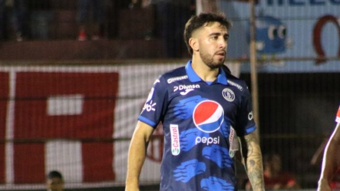 El delantero argentino Agustín Auzmendi espera que los goles con Motagua puedan llegar el sábado en el clásico contra Olimpia.