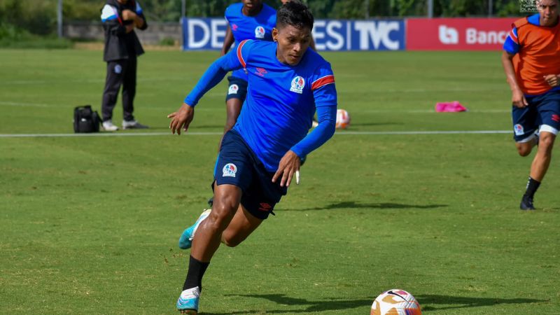 El delantero Bryan Moya está entre los candidatos en Olimpia para sustituir al suspendido Edwin Rodríguez.