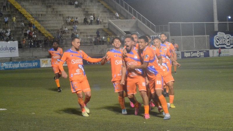 Con goles de Christopher Urmeneta y Erick Andino, Lobos UPNFM le ganó 2-0 a la Real Sociedad en Choluteca.