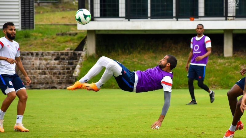 Jorge Álvarez y Edrick Menjívar viajarán con la Selección Nacional a los Estados Unidos y Jamaica.