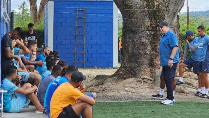 El presidente de Motagua, Eduardo Atala, dijce que le gustaría ver a Olimpia clasificado a cuartos de final de la Copa Centroamericana de Concacaf.