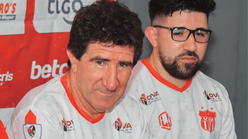 El técnico Héctor Vargas no se guardó nada y disparó con todo sobre lo que sucede en el Vida.