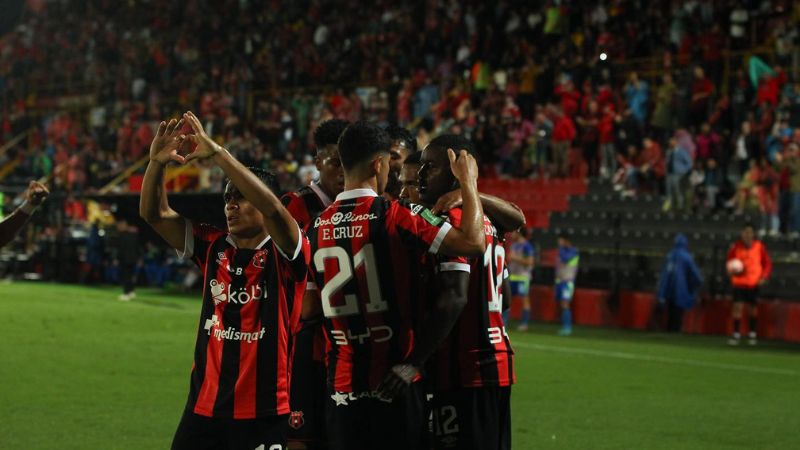 Los jugadores "manudos" celebran el único gol del partido que fue obra de Aaron Suárez.