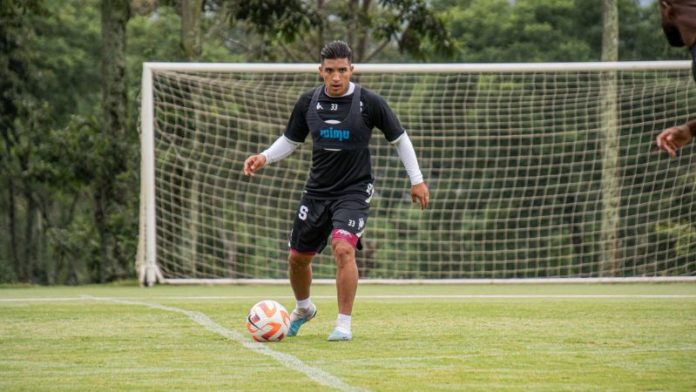 Michaell Chirinos está dejando buena impresión en los entrenamientos del Saprissa.