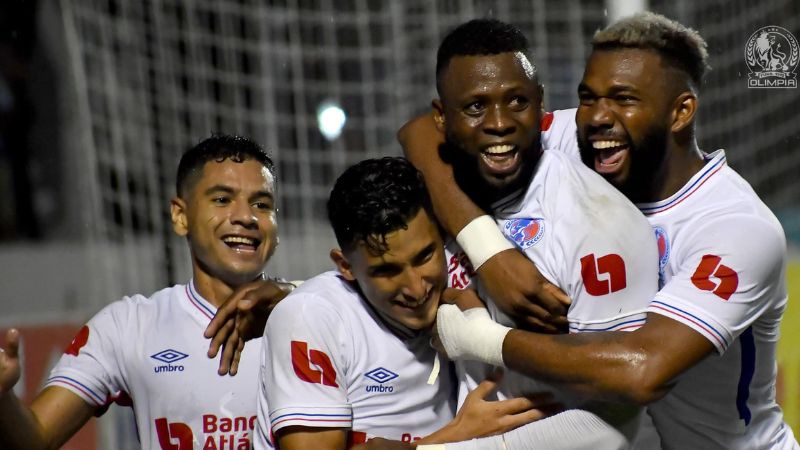 El delantero panameño, Ninrod Medina, adelantó que lucharán hasta el último minuto por el boleto a cuartos de final de la Copa Centroamericana de Concacaf.