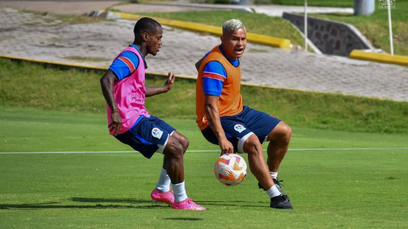 Edwin Solany Solano y German Mejía se preparan para el partido de este martes contra el Xelajú de Guatemala.