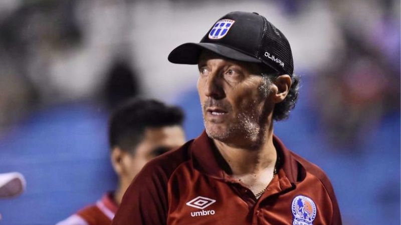 El técnico del equipo Olimpia, Pedro Troglio podría recibir una fuerte sanción de parte de la Comisión Nacional de Disciplina.