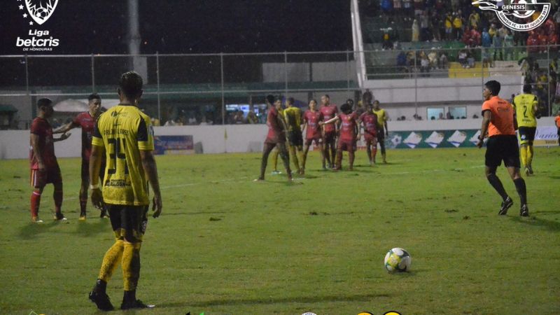 El partido que perdió 1-2 frente a Génesis Comayagua fue el detonante para agilizar la salida del técnico, Julio "Palomo" Rodríguez, del Real España.