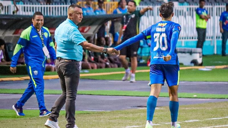El técnico José Humberto Rivera pasó a ser historia en el equipo Potros de Olancho FC, luego que fuera separado este lunes.