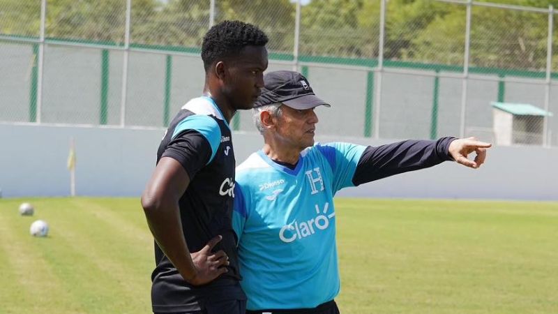 El seleccionador nacional, Reinaldo Rueda, está conociendo a los jugadores elegibles para la Bicolor.