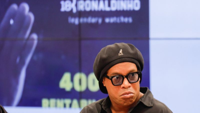El ex astro brasileño Ronaldinho Gaúcho está siendo acusado por estafa en Brasil.