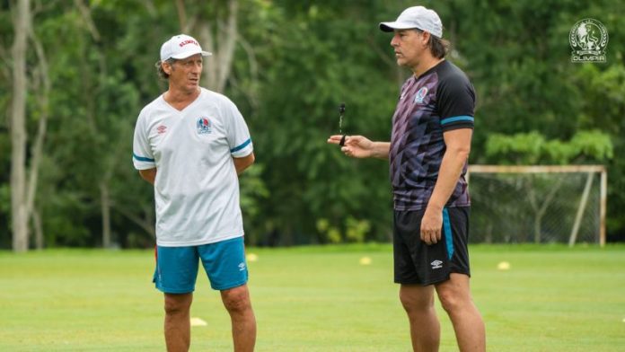 El técnico del equipo Olimpia, Pedro Troglio, anuncia posibles cambios para el clásico del sábado contra el Real España.