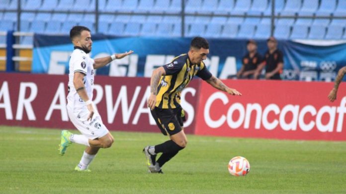 El Real España quedó a deber en su debut en la Copa Centroamericana de Concacaf, al caer 1-3 frente al Comunicaciones de Guatemala.