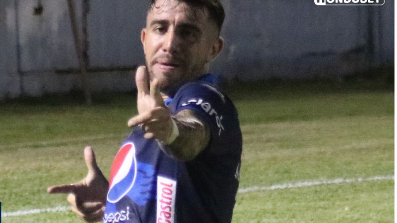 El delantero argentino, Agustín Auzmendi, anotó tres goles en el triunfo del Motagua 4-0 sobre Victoria.