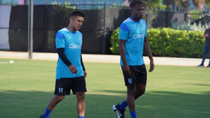 El delantero del Saprissa de Costa Rica, Michaell Chirinos, recibió el alta para trabajar con normalidad en la Selección Nacional.