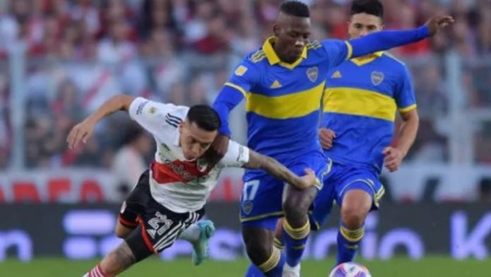 Los equipos Bocas Junior y River Plate protagonizarán el domingo un nuevo superclásico del fútbol argentino.