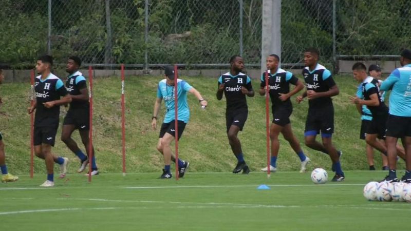 El cuerpo técnico de la Selección Nacional trabaja en la preparación de la Bicolor absoluta y la Sub-23.