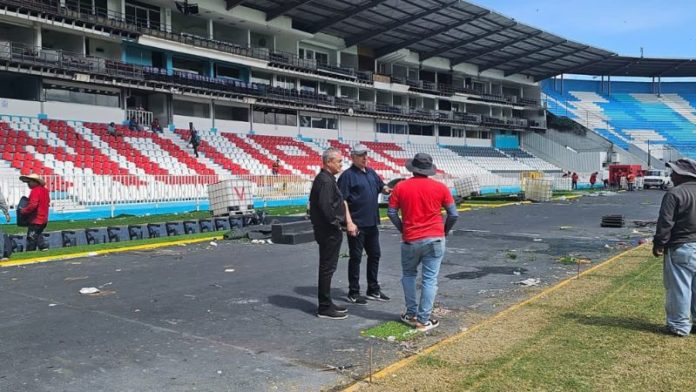 El presidente del Motagua, Eduardo Atala, inspeccionó en la mañana del sábado el estado del estadio Nacional "Chelato Uclés".